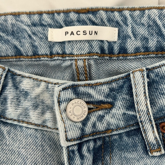 PacSun Women’s Light Wash Mom Jean - Picture 4 of 4